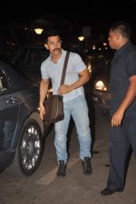 Aamir Khan snapped at airport on 27th Oct 2011 (3).JPG